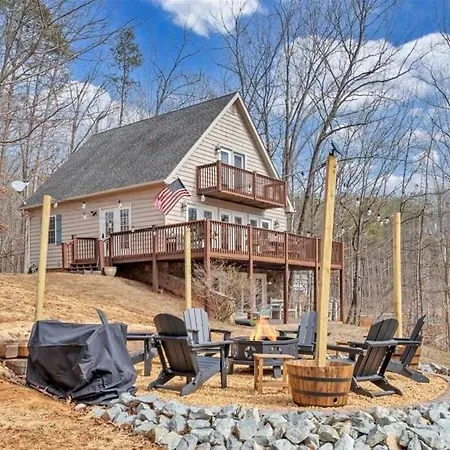 Lakefront 3Br With Dock, Fire Pit, Lawn Games, And Game Room